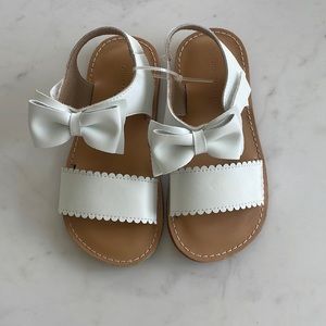 Kids white bow sandals
